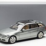 BMW 330i E91 Touring Grå Metallic Kyosho 1:18 80430394359 - image 8 of 8
