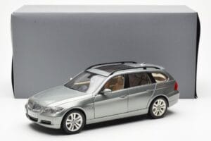 BMW 330i E91 Touring Grå Metallic Kyosho 1:18 80430394359 Metal — billede 8 af 8