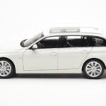 BMW 335i F31 Touring Alpine Hvid Paragon 1:18 - image 4 of 8