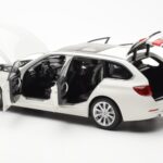 BMW 335i F31 Touring Alpine Hvid Paragon 1:18 - image 5 of 8