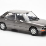 BMW 520i E28 Grå MCG 1:18 - image 4 of 6