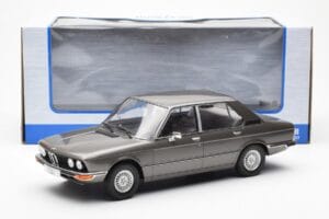 BMW 520i E28 Grå MCG 1:18 MCG18121 Metal — billede 6 af 6