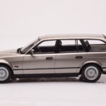 BMW 530i E34 Touring Grå Metallic MCG 1:18 - image 3 of 6