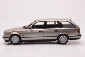BMW 530i E34 Touring Grå Metallic MCG 1:18 MCG18330 Metal — billede 3 af 6