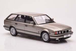 BMW 530i E34 Touring Grå Metallic MCG 1:18 MCG18330 Metal — billede 4 af 6