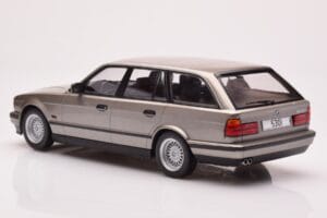 BMW 530i E34 Touring Grå Metallic MCG 1:18 MCG18330 Metal — billede 5 af 6