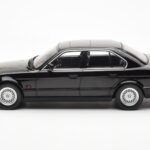 BMW 540i E34 Sort Metallic MCG 1:18 - image 3 of 6