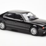 BMW 540i E34 Sort Metallic MCG 1:18 - image 4 of 6