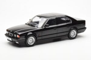 BMW 540i E34 Sort Metallic MCG 1:18 MCG18157