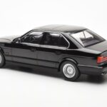 BMW 540i E34 Sort Metallic MCG 1:18 - image 5 of 6