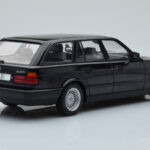 BMW 540i E34 Touring Sort Metallic MCG 1:18 - image 2 of 6