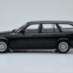 BMW 540i E34 Touring Sort Metallic MCG 1:18 - image 3 of 6
