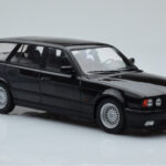BMW 540i E34 Touring Sort Metallic MCG 1:18 - image 4 of 6