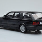 BMW 540i E34 Touring Sort Metallic MCG 1:18 - image 5 of 6