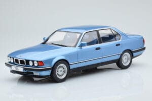 BMW 7 Series E32 730i Blå MCG 1:18 MCG18160 Metal