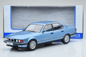 BMW 7 Series E32 730i Blå MCG 1:18 MCG18160 Metal — billede 5 af 5