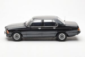 BMW 733i E23 Sort Metallic KK-Scale 1:18 KKDC180101 Metal — billede 3 af 6