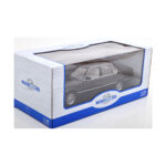 BMW 750i E32 Sort MCG 1:18 - image 3 of 3