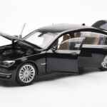 BMW 750Li F02 Facelift Carbon Sort Kyosho 1:18 - image 2 of 8