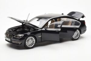 BMW 750Li F02 Facelift Carbon Sort Kyosho 1:18 08784BK Metal — billede 2 af 8