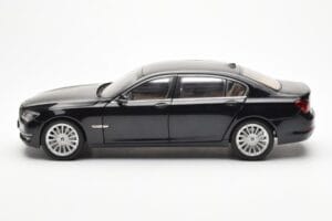 BMW 750Li F02 Facelift Carbon Sort Kyosho 1:18 08784BK Metal — billede 4 af 8