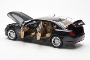BMW 750Li F02 Facelift Carbon Sort Kyosho 1:18 08784BK Metal — billede 5 af 8
