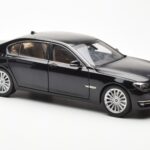 BMW 750Li F02 Facelift Carbon Sort Kyosho 1:18 - image 6 of 8