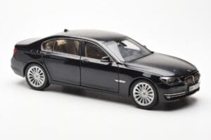 BMW 750Li F02 Facelift Carbon Sort Kyosho 1:18 08784BK Metal — billede 6 af 8