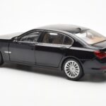BMW 750Li F02 Facelift Carbon Sort Kyosho 1:18 - image 7 of 8