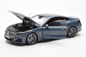 BMW 850i G15 Barcelona Blue Metallic Norev 1:18 80432450995 Metal — billede 2 af 8