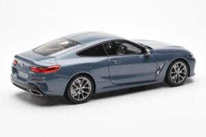 BMW 850i G15 Barcelona Blue Metallic Norev 1:18 80432450995 Metal — billede 3 af 8