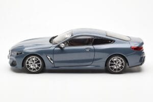 BMW 850i G15 Barcelona Blue Metallic Norev 1:18 80432450995 Metal — billede 4 af 8