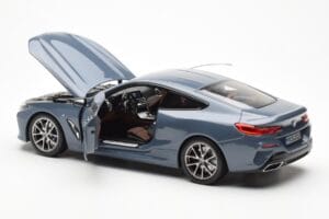 BMW 850i G15 Barcelona Blue Metallic Norev 1:18 80432450995 Metal — billede 5 af 8