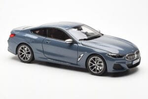 BMW 850i G15 Barcelona Blue Metallic Norev 1:18 80432450995 Metal — billede 6 af 8