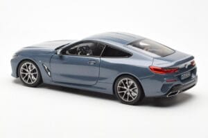 BMW 850i G15 Barcelona Blue Metallic Norev 1:18 80432450995 Metal — billede 7 af 8