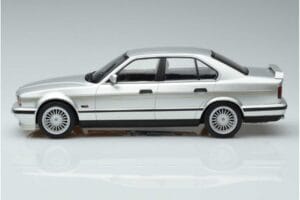 BMW Alpina B10 4.6 E34 Sølv MCG 1:18 MCG18231 Metal — billede 3 af 5