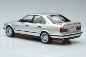 BMW Alpina B10 4.6 E34 Sølv MCG 1:18 MCG18231 Metal — billede 5 af 5