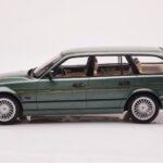 BMW Alpina B10 E34 Touring Mørkegrøn MCG 1:18 - image 3 of 6