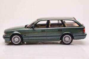 BMW Alpina B10 E34 Touring Mørkegrøn MCG 1:18 MCG18331 Metal — billede 3 af 6