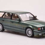 BMW Alpina B10 E34 Touring Mørkegrøn MCG 1:18 - image 4 of 6