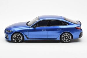 BMW i4 M50 G26 Blå Otto 1:18 OT453 Resin — billede 3 af 6