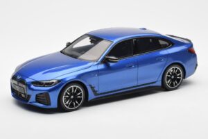 BMW i4 M50 G26 Blå Otto 1:18 OT453