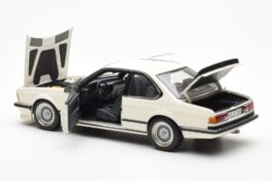 BMW M635 CSi E24 Hvid Dealer Edition AUTOart 1:18 80430145829 Metal — billede 5 af 8