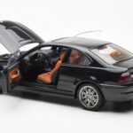 BMW M3 E46 Sort AUTOart 1:18 - image 5 of 8