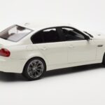 BMW M3 E90 Sedan Hvid GT Spirit 1:18 - image 2 of 6