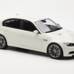 BMW M3 E90 Sedan Hvid GT Spirit 1:18 - image 4 of 6