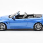 BMW M4 F83 Cabriolet Yas Marina Blå Paragon 1:18 - image 4 of 8