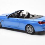 BMW M4 F83 Cabriolet Yas Marina Blå Paragon 1:18 - image 7 of 8