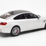 BMW M4 F82 Frozen Brilliant Hvid Paragon 1:18 PA-97101 - image 3 of 8