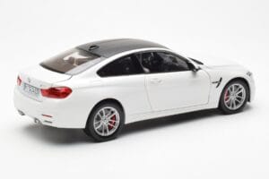 BMW M4 F82 Frozen Brilliant Hvid Paragon 1:18 PA-97101 Metal — billede 3 af 8
